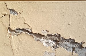 Cracked interior wall showing a construction workmanship defect